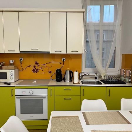 Main Street Retreat Apartment With Free Parking ซาราเยโว ภายนอก รูปภาพ
