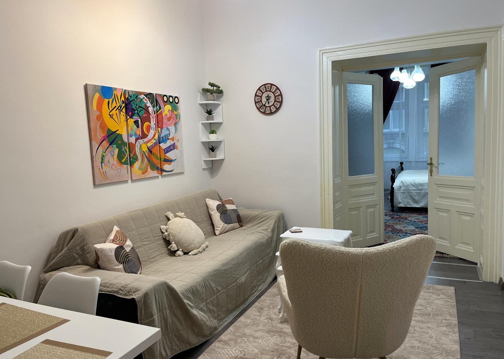 Main Street Retreat Apartment With Free Parking ซาราเยโว ภายนอก รูปภาพ