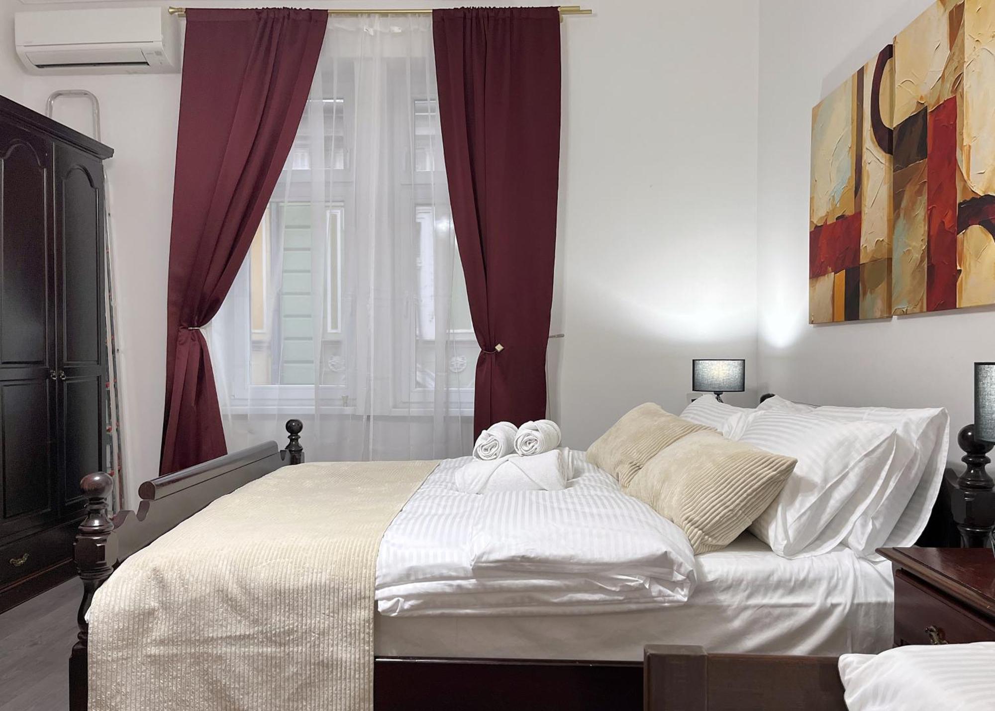 Main Street Retreat Apartment With Free Parking ซาราเยโว ภายนอก รูปภาพ