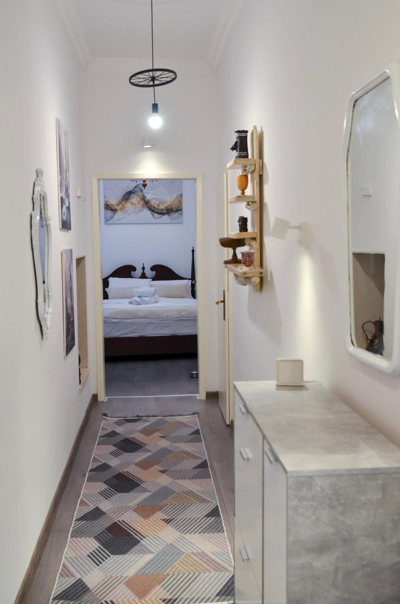 Main Street Retreat Apartment With Free Parking ซาราเยโว ภายนอก รูปภาพ