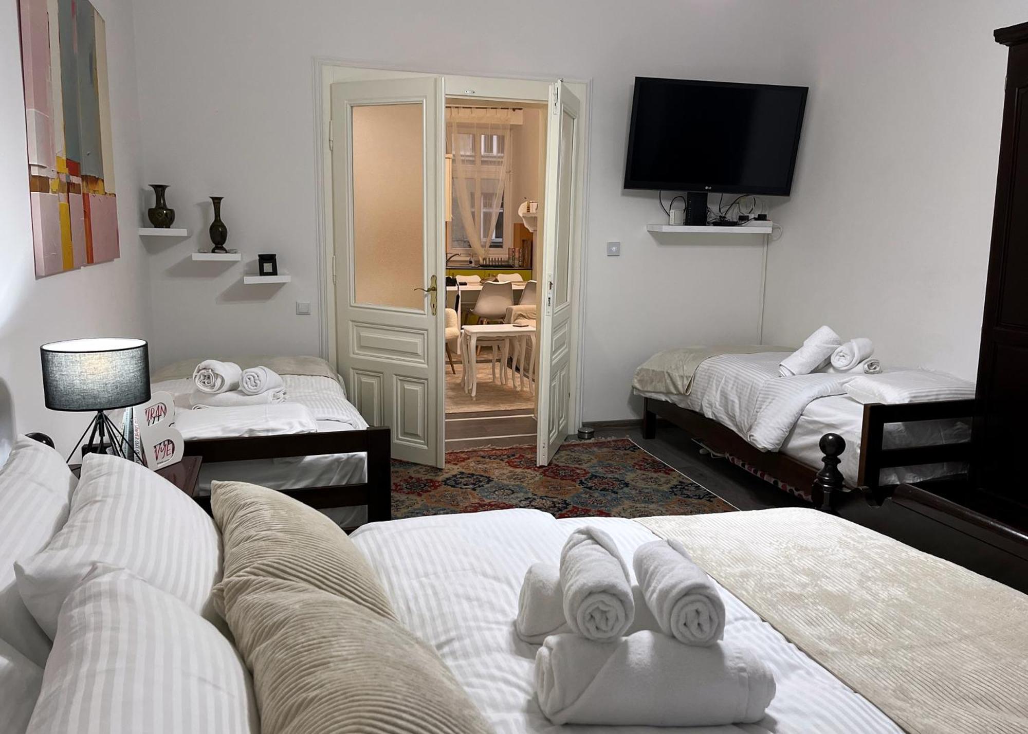 Main Street Retreat Apartment With Free Parking ซาราเยโว ภายนอก รูปภาพ