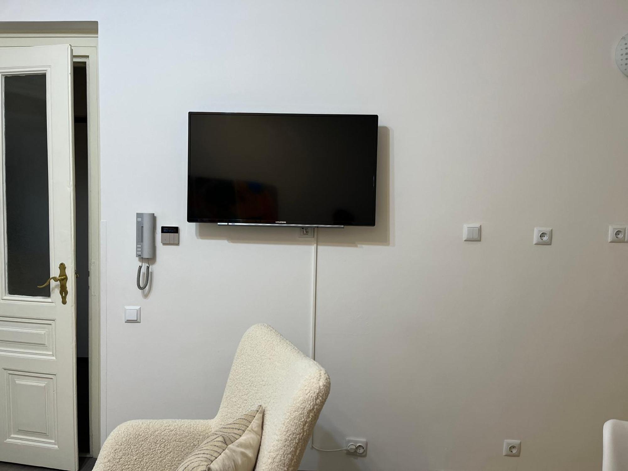 Main Street Retreat Apartment With Free Parking ซาราเยโว ภายนอก รูปภาพ