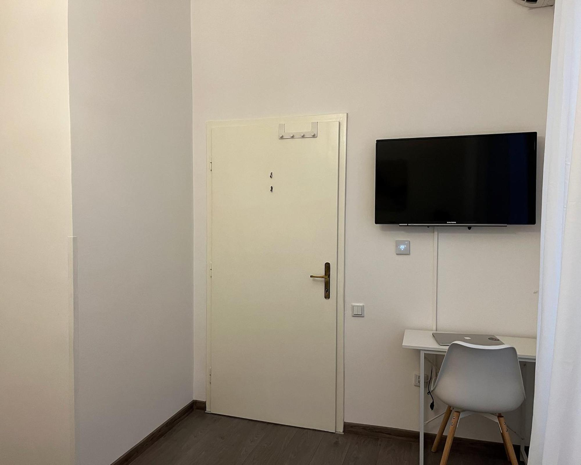 Main Street Retreat Apartment With Free Parking ซาราเยโว ภายนอก รูปภาพ