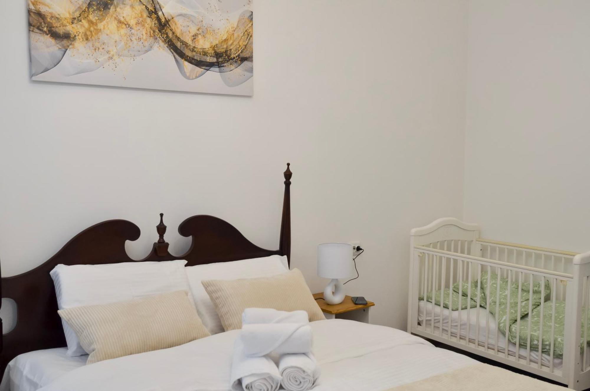Main Street Retreat Apartment With Free Parking ซาราเยโว ภายนอก รูปภาพ