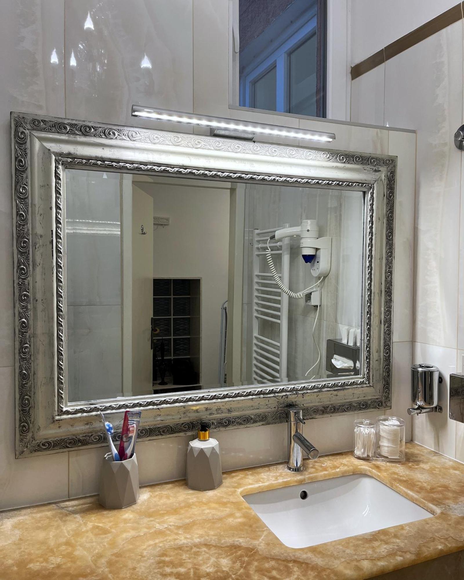Main Street Retreat Apartment With Free Parking ซาราเยโว ภายนอก รูปภาพ