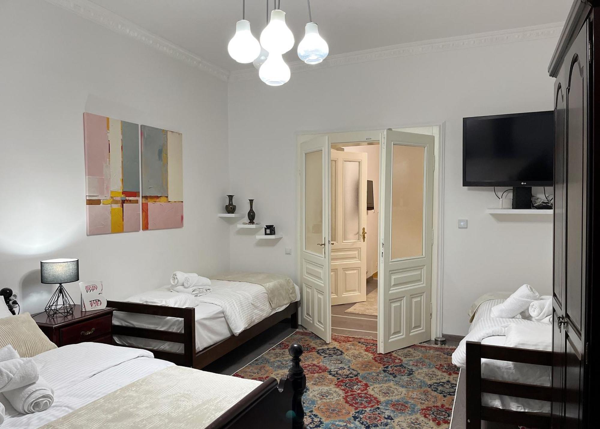Main Street Retreat Apartment With Free Parking ซาราเยโว ภายนอก รูปภาพ