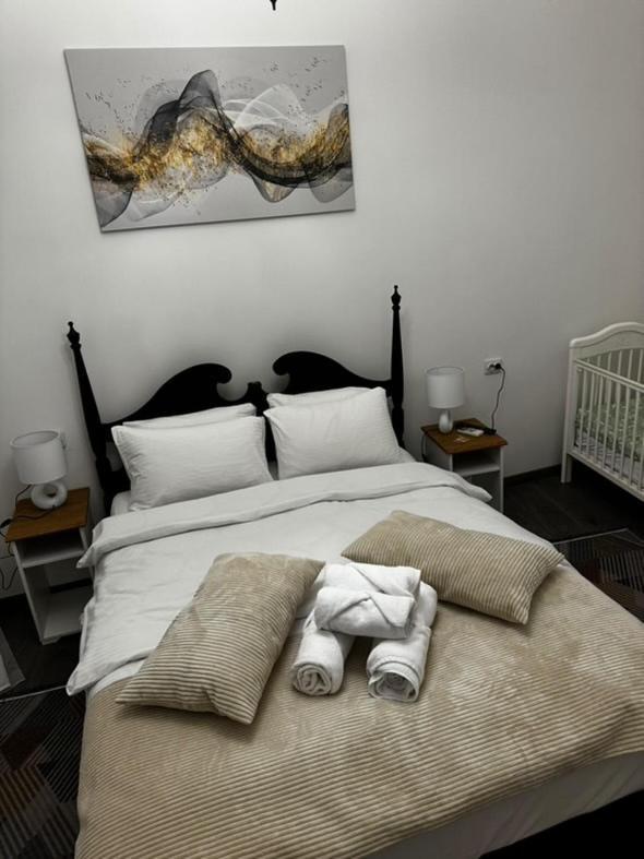 Main Street Retreat Apartment With Free Parking ซาราเยโว ภายนอก รูปภาพ
