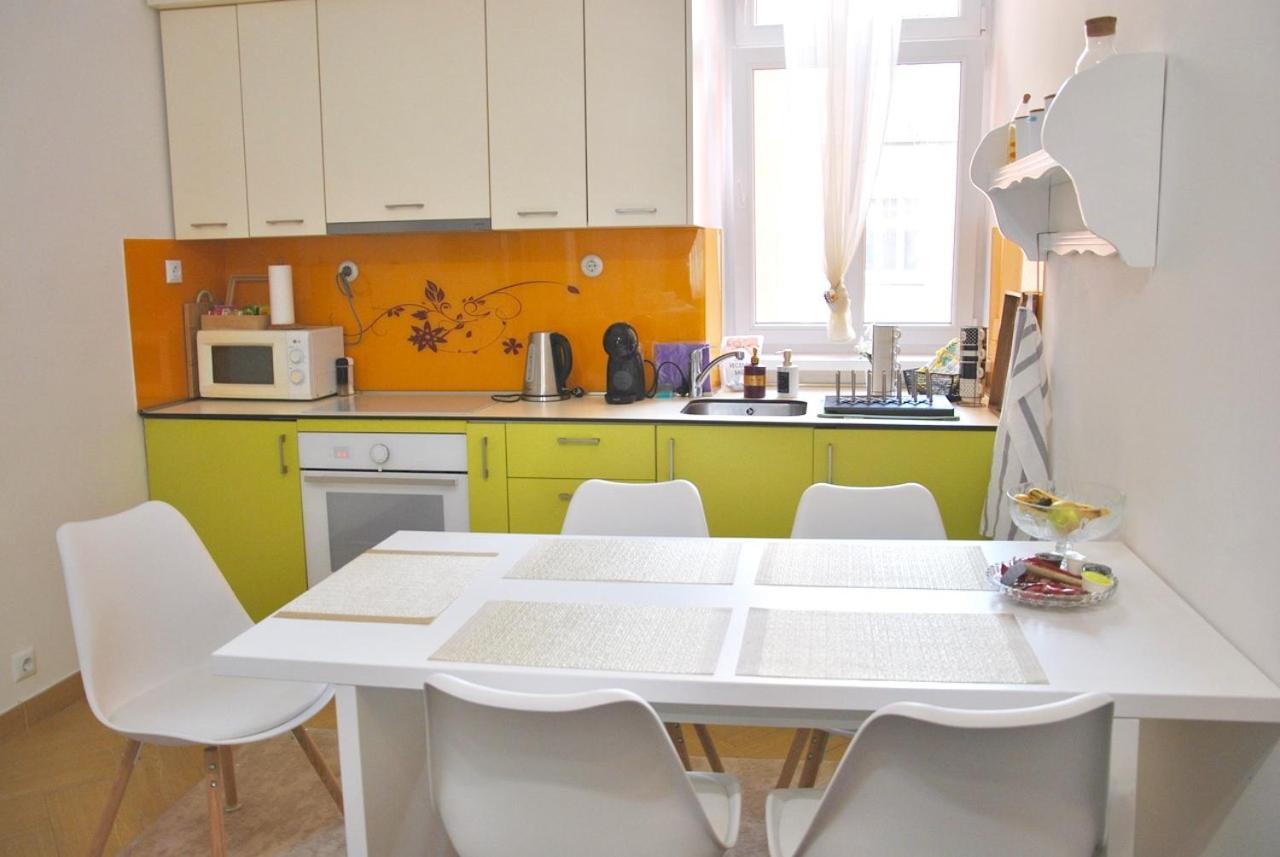 Main Street Retreat Apartment With Free Parking ซาราเยโว ภายนอก รูปภาพ